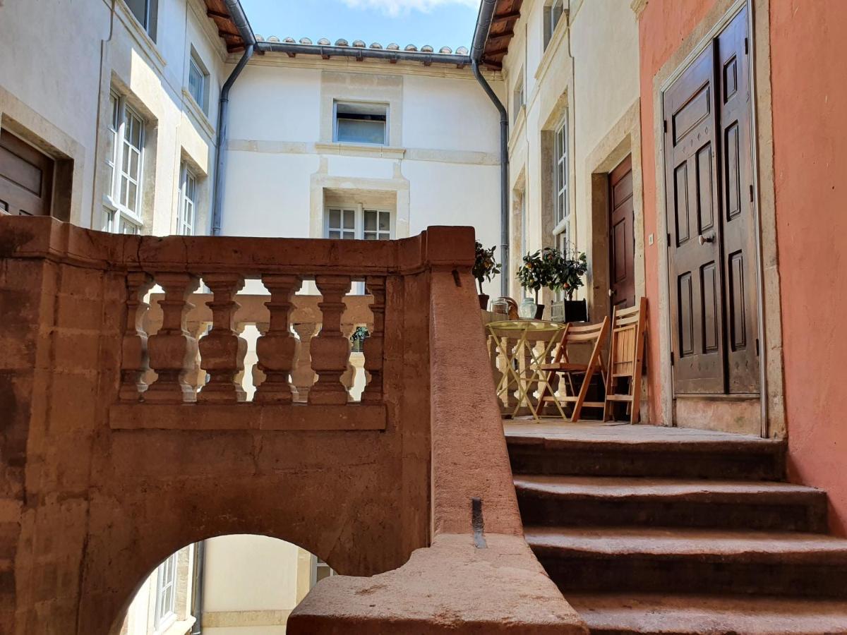 Au Coeur Du Centre Historique - Immeuble Classe - Terrasse - Climatise Nîmes Exteriör bild