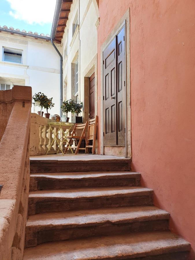 Au Coeur Du Centre Historique - Immeuble Classe - Terrasse - Climatise Nîmes Exteriör bild